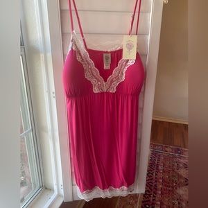Never worn sz 2x hot pink chemise - NWT